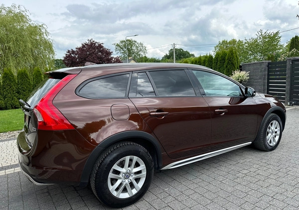 Volvo V60 Cross Country cena 67000 przebieg: 190000, rok produkcji 2018 z Kraków małe 742